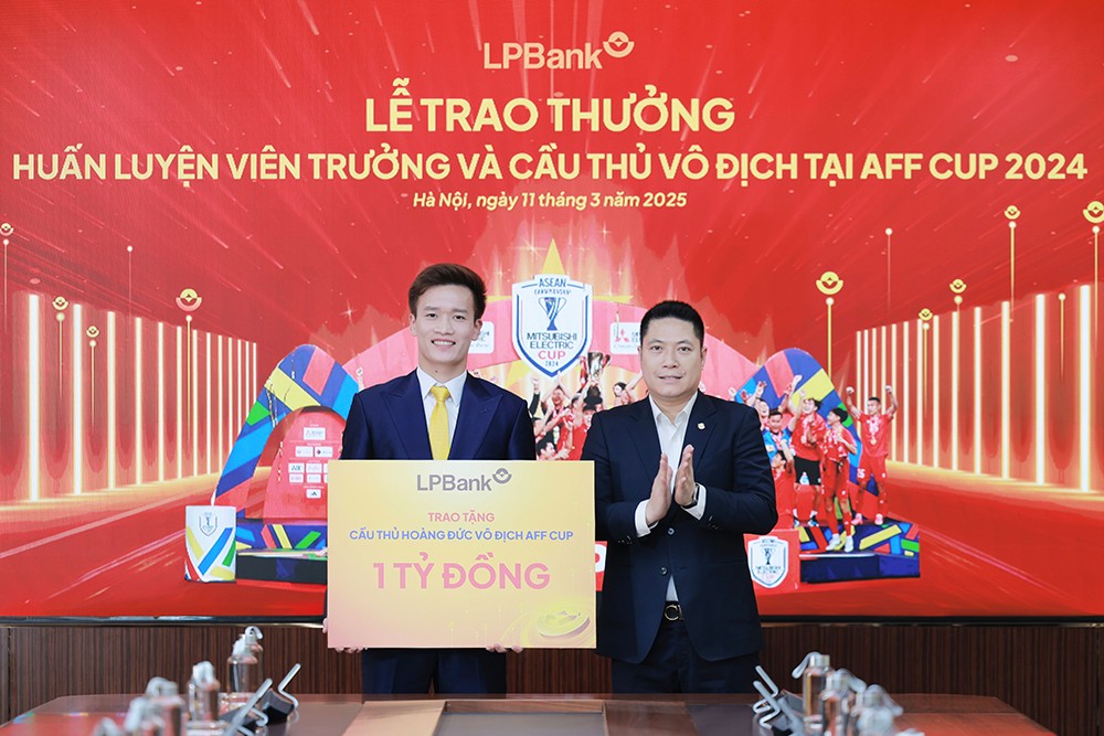 Ngân hàng Lộc Phát Việt Nam (LPBank) trao thưởng cho Huấn luyện viên trưởng và cầu thủ vô địch tại AFF CUP 2024 - 1