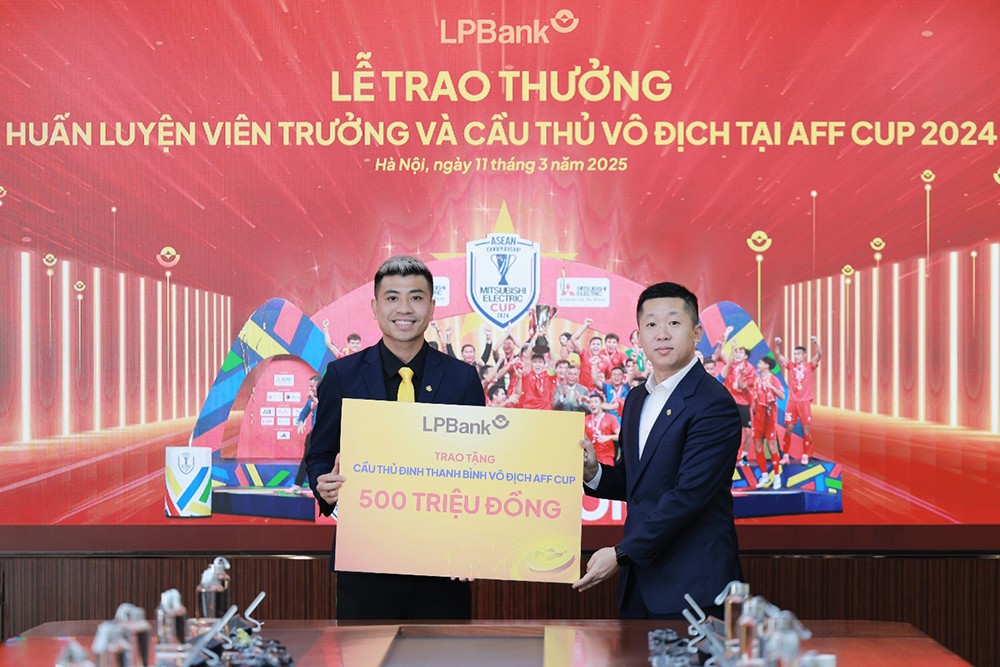 Ngân hàng Lộc Phát Việt Nam (LPBank) trao thưởng cho Huấn luyện viên trưởng và cầu thủ vô địch tại AFF CUP 2024 - 3