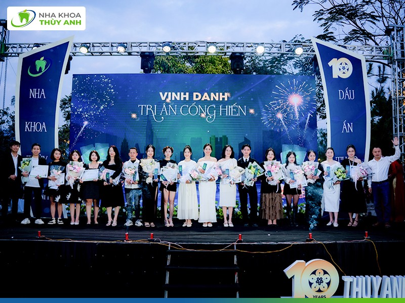 Dư âm còn mãi với “Những bông hoa vẫn kịp nở đúng mùa - Dấu ấn thập kỷ nha khoa Thùy Anh” - 5