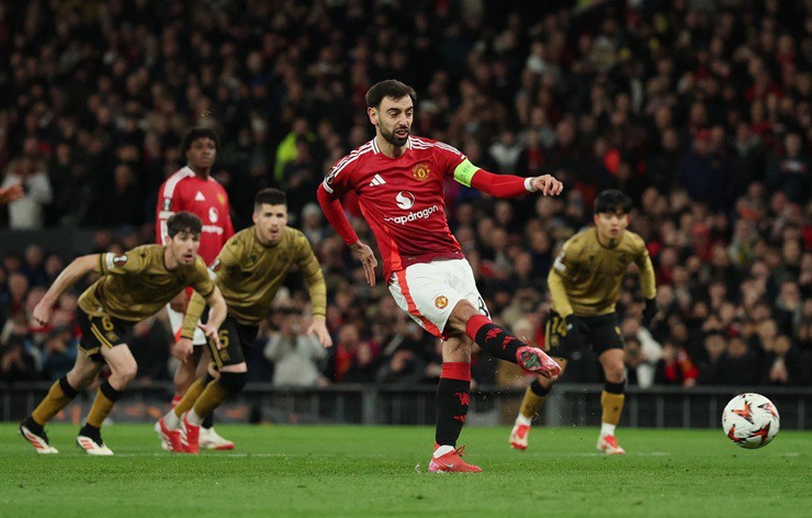 Phá loạt kỷ lục ở Europa League, đội trưởng Bruno Fernandes của Man United giàu cỡ nào? - 3