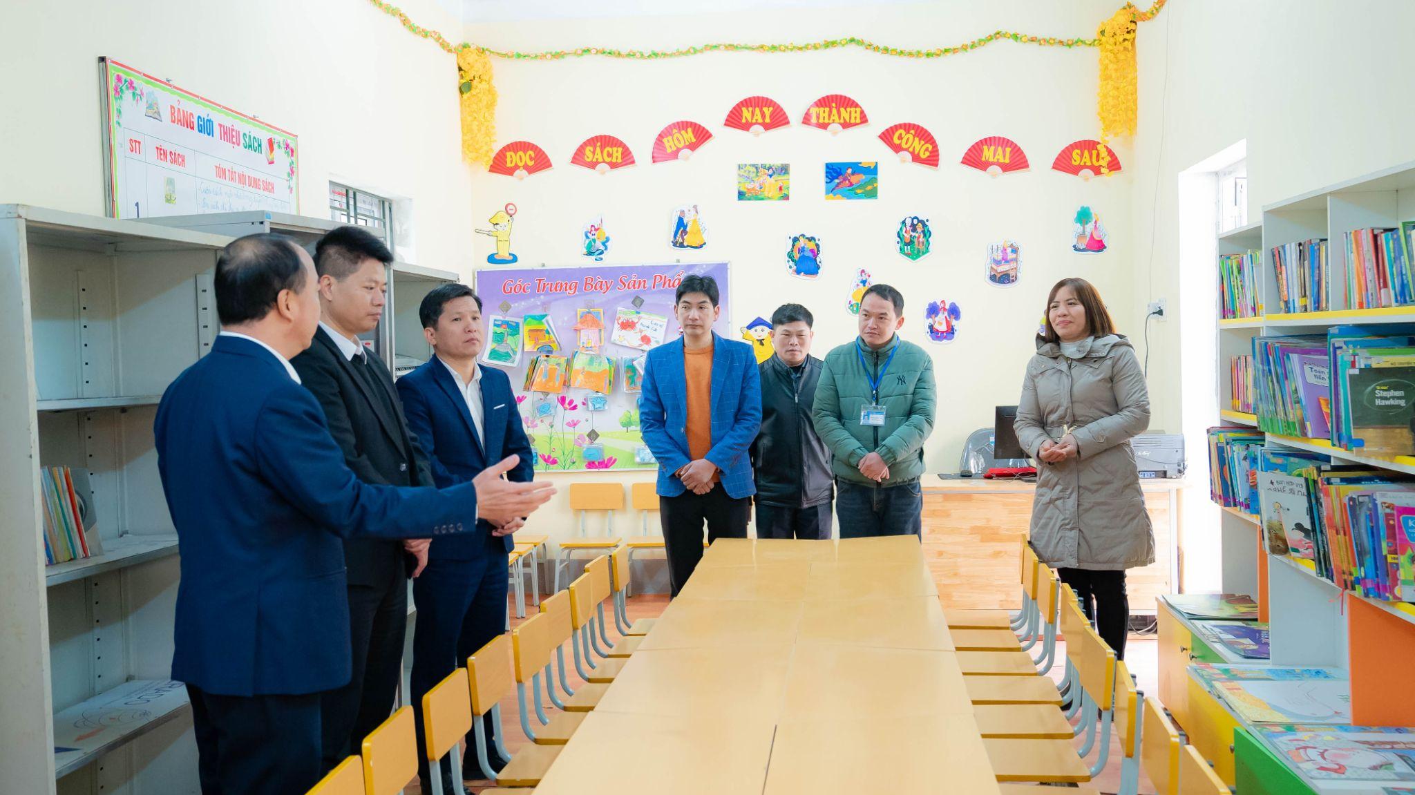 Tác giả Hoàng Hữu Thắng và Int Holdings thắp sáng tri thức: Khánh thành thư viện cho trẻ em Hà Giang - 3
