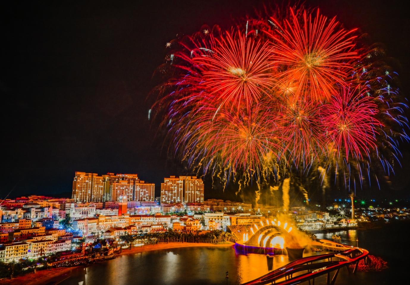 Thị trấn Hoàng Hôn rực sáng Countdown 2026 với ba màn pháo hoa, hút vạn du khách - 5