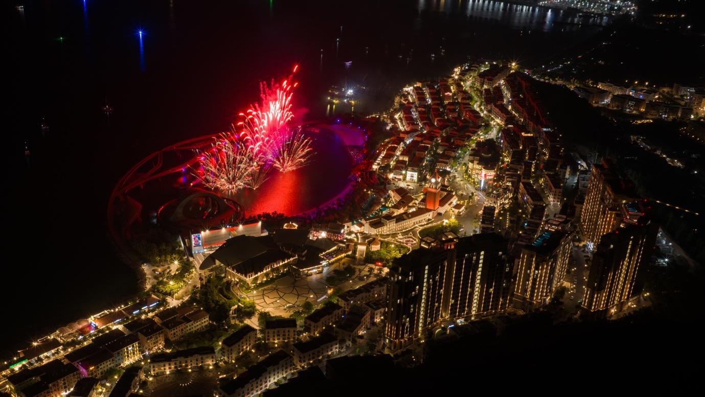 Thị trấn Hoàng Hôn rực sáng Countdown 2026 với ba màn pháo hoa, hút vạn du khách - 2