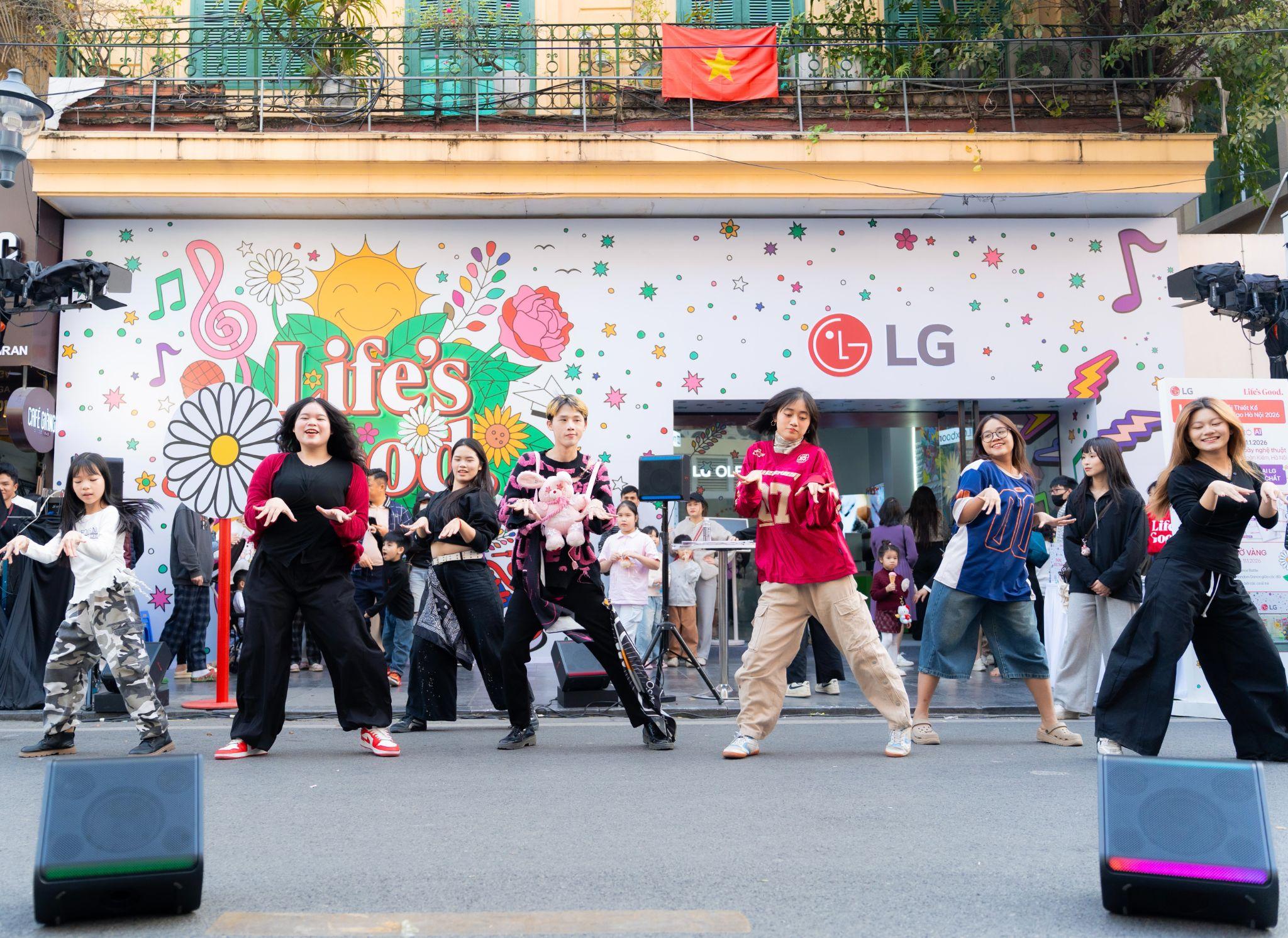 Giới trẻ tương tác với công nghệ đỉnh cao từ LG tại Lễ hội Thiết kế Sáng tạo Hà Nội 2026 - 5