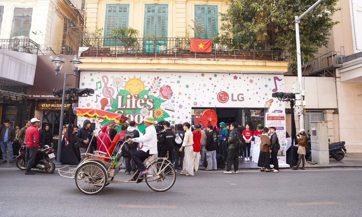 Giới trẻ tương tác với công nghệ đỉnh cao từ LG tại Lễ hội Thiết kế Sáng tạo Hà Nội 2026 - 1