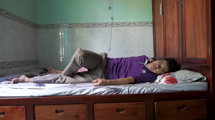 Sắm giường xịn nệm êm, đau lưng hỏng khớp diễn ra như thường. Đọc ngay để biết nguyên do - 1