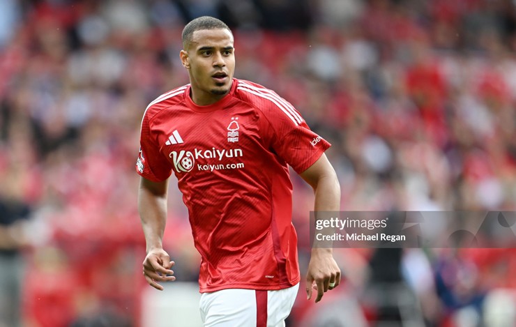 MU cân nhắc mua "bom tấn" 70 triệu bảng, hàng thủ "Quỷ đỏ" sắp biến động lớn - 1