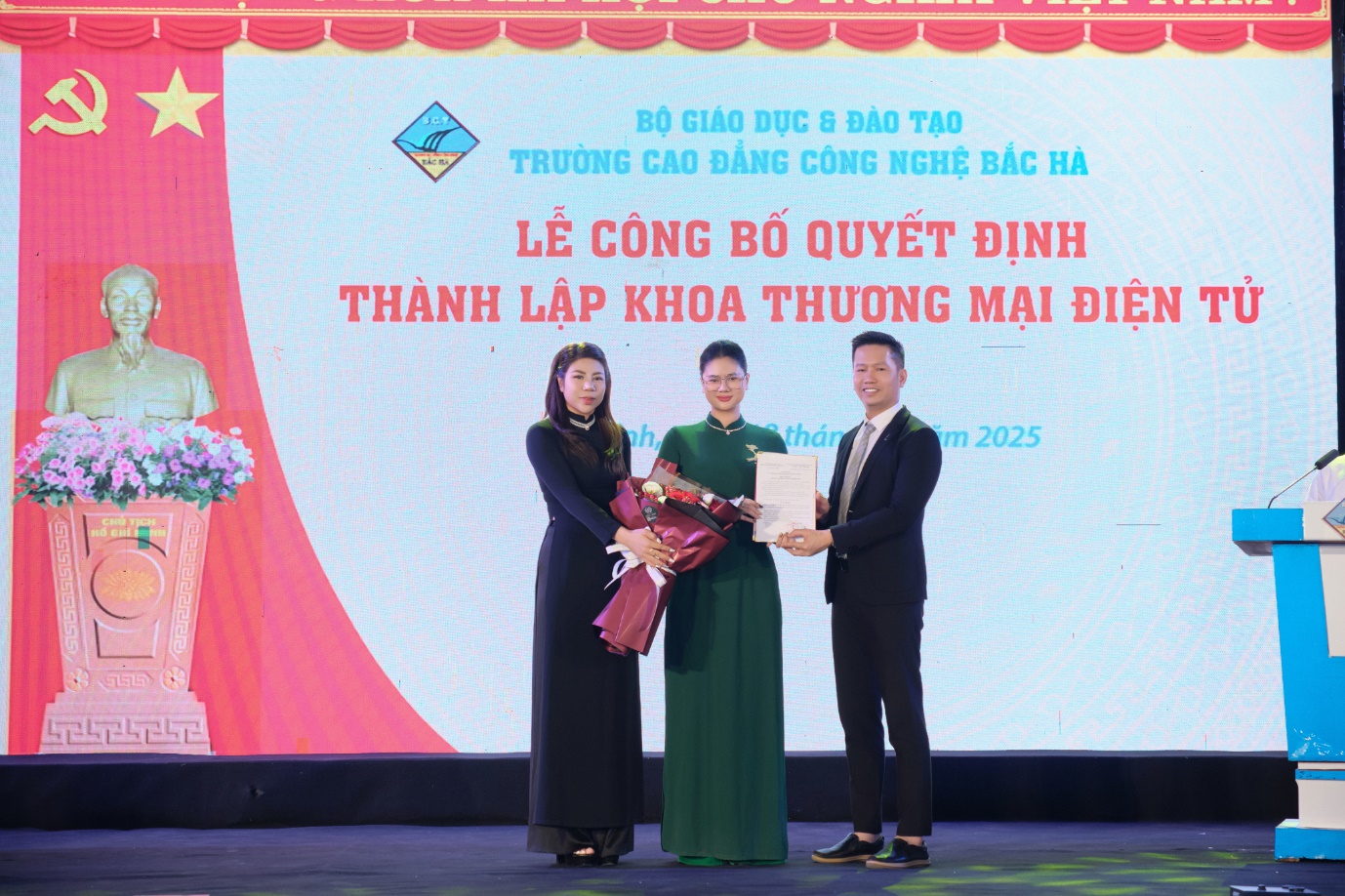 Vi Ngọc Lan nhận Trưởng khoa Thương mại Điện tử trường Cao đẳng Công nghệ Bắc Hà - 1