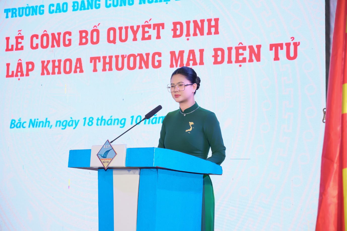 Vi Ngọc Lan nhận Trưởng khoa Thương mại Điện tử trường Cao đẳng Công nghệ Bắc Hà - 3