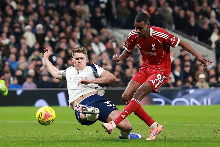 Tin mới nhất bóng đá tối 20/1: Liverpool lên kế hoạch chiêu mộ Van De Ven - 1