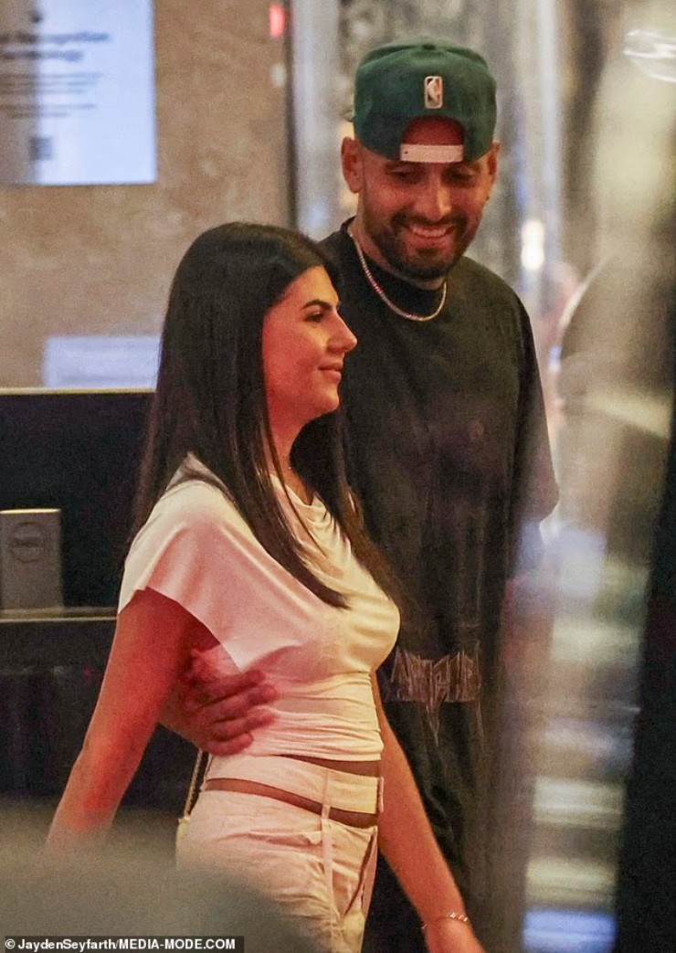 "Trai hư" Kyrgios gây sốt Australian Open: Khoe người yêu mới giống hệt tình cũ - 1