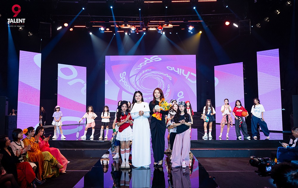 Mãn nhãn màn trình diễn BST Xuân Hè 2026 của Chiho: Sàn runway hóa “sân vận động” thời thượng - 4