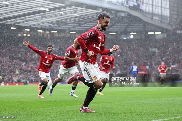 MU nhận 3 đề nghị khủng để bán Fernandes, huyền thoại yêu cầu "phải giữ" - 2