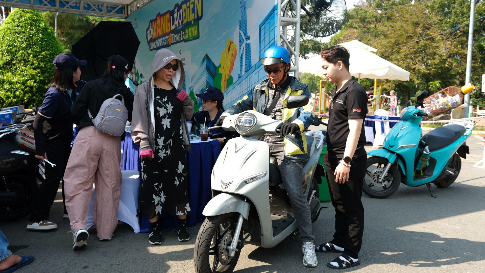 Sự kiện Đổi xăng lấy điện: Người dân TP.HCM nườm nượp “chốt” xe máy điện VinFast đi Tết - 1