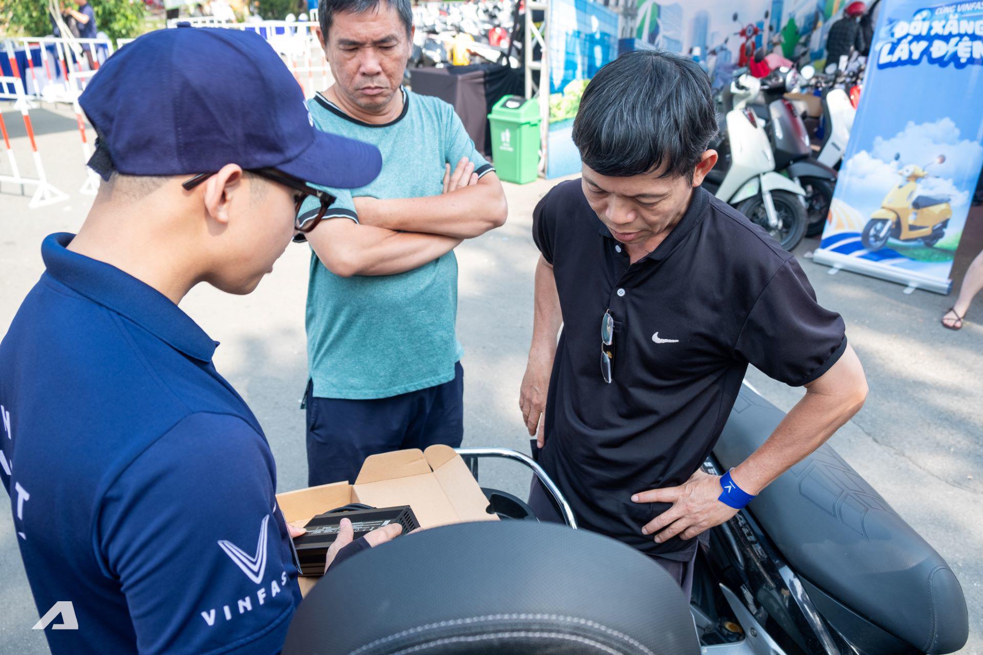 Sự kiện Đổi xăng lấy điện: Người dân TP.HCM nườm nượp “chốt” xe máy điện VinFast đi Tết - 3