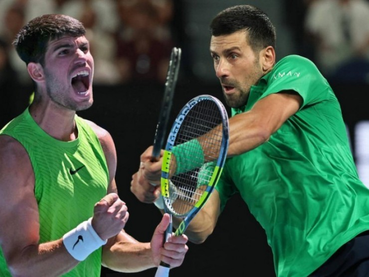 Alcaraz biến hóa nhờ "học lỏm" Djokovic, ngày càng lợi hại với cú giao bóng - 1