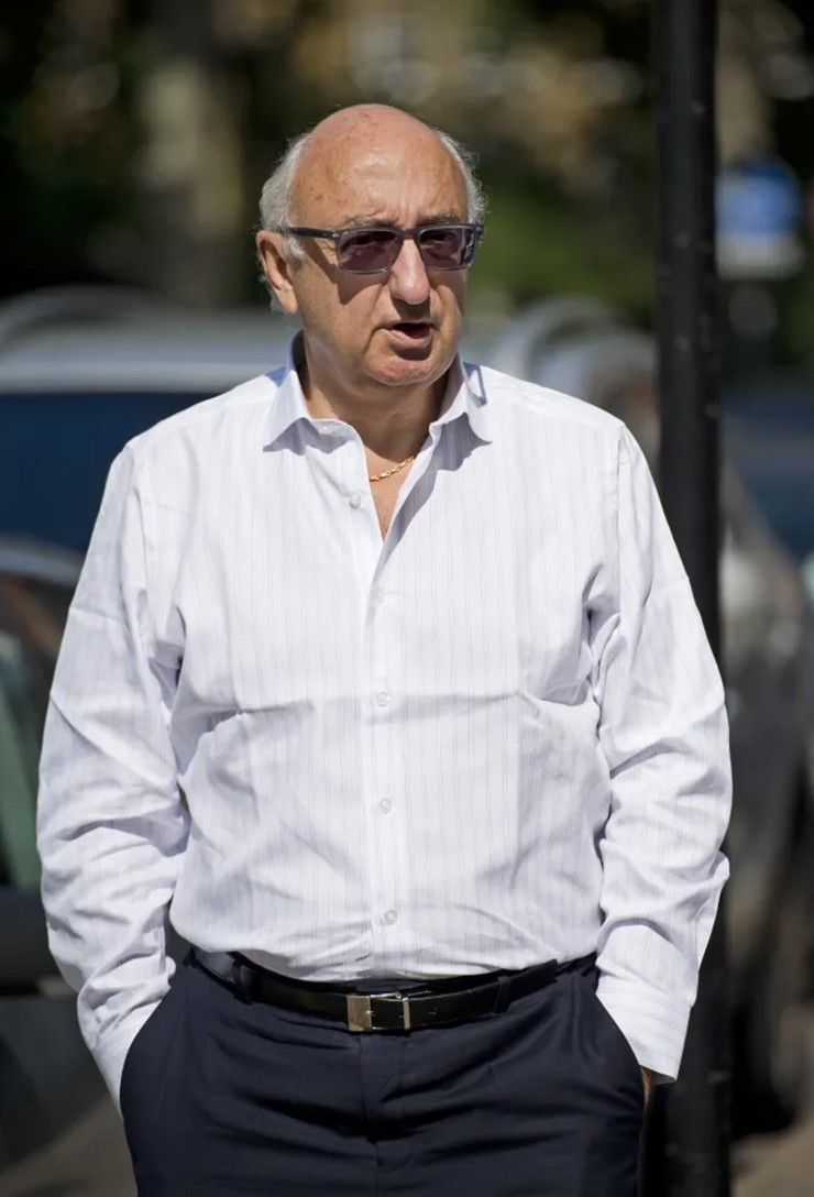 Siêu cò bóng đá bị cáo buộc giam giữ nô lệ tình dục suốt 6 năm và đe doạ giết người - 3