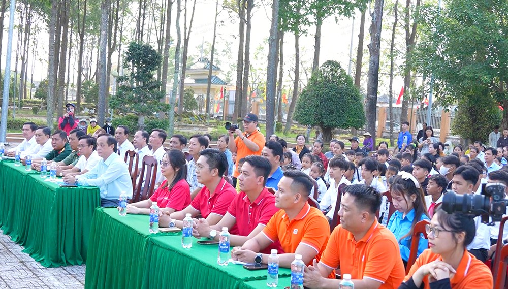 Mùa xuân trên những chuyến xe, chở tấm lòng sẻ chia của tuổi trẻ - 4