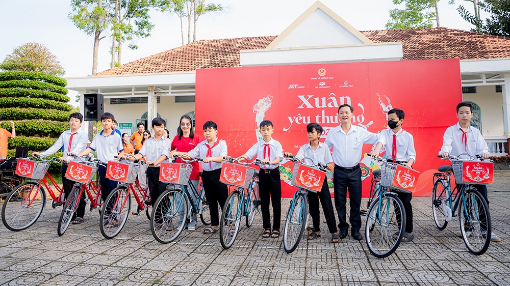 Mùa xuân trên những chuyến xe, chở tấm lòng sẻ chia của tuổi trẻ - 1