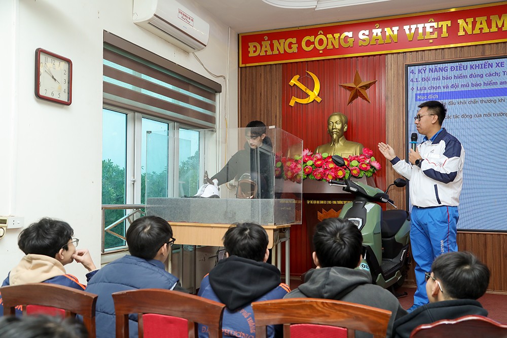 Honda Việt Nam hướng dẫn pháp luật về trật tư an toàn giao thông và kỹ năng lái xe an toàn trên địa bàn trọng điểm - 1