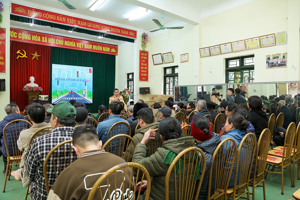 Honda Việt Nam hướng dẫn pháp luật về trật tư an toàn giao thông và kỹ năng lái xe an toàn trên địa bàn trọng điểm - 4