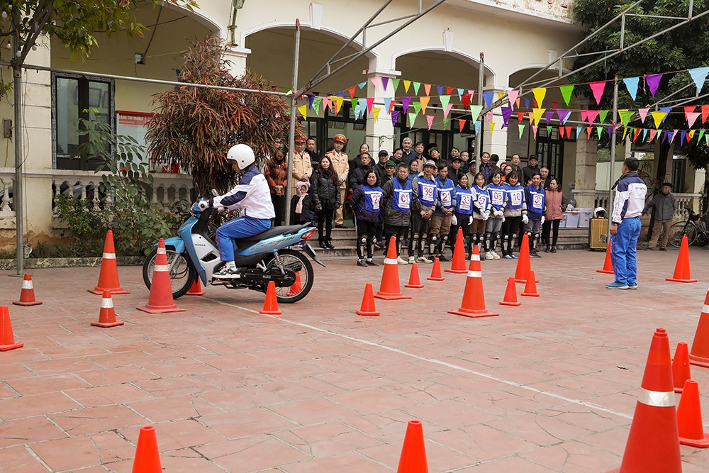 Honda Việt Nam hướng dẫn pháp luật về trật tư an toàn giao thông và kỹ năng lái xe an toàn trên địa bàn trọng điểm - 5