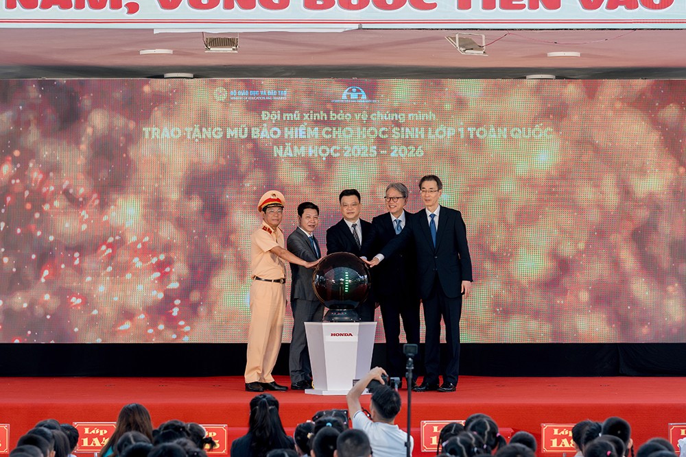 Honda Việt Nam tặng mũ bảo hiểm cho học sinh lớp Một trên toàn quốc năm học 2025 – 2026 - 2