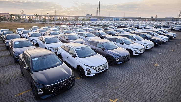 Nhập khẩu ô tô tăng vọt, Việt Nam chi 4,74 tỷ USD trong năm 2025 - 1