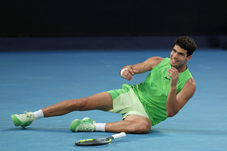 Lý do Alcaraz tập tễnh vẫn hạ Zverev sau 5 set, vào chung kết Australian Open? - 1