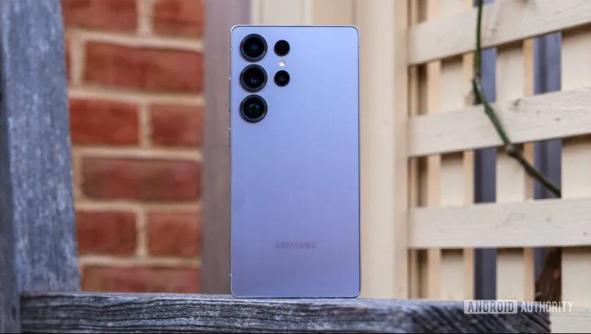 Top 4 smartphone Android đáng mua hơn Galaxy Z Tri Fold - 3