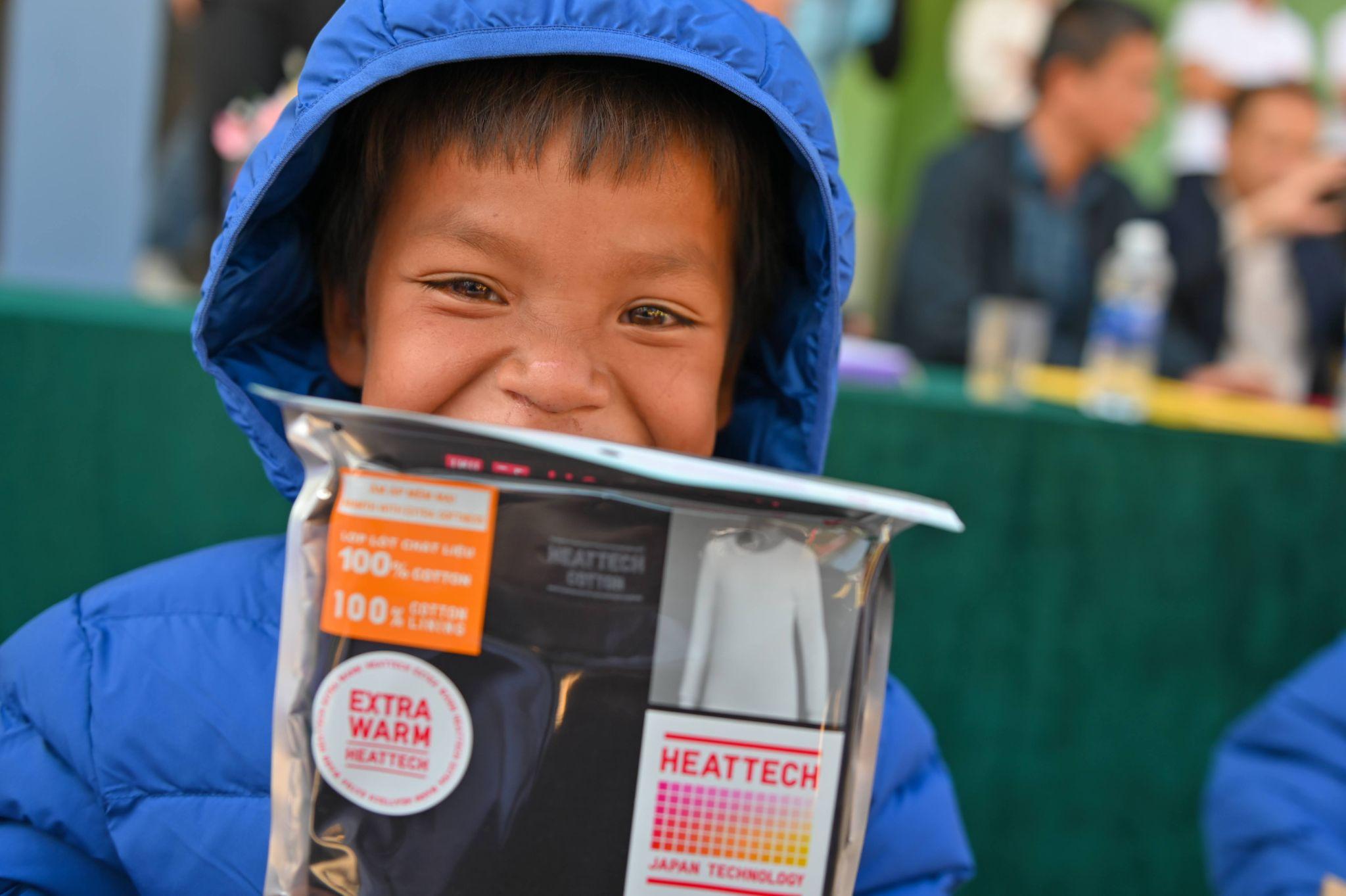 UNIQLO Việt Nam tặng 5.000 áo giữ nhiệt HEATTECH cho người dân tại Quảng Trị - 1