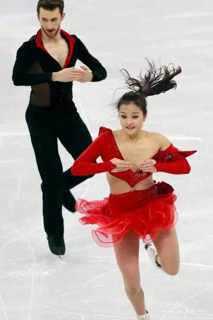 Bi hài sự cố nhạy cảm ở Olympic: Người chơi và người xem đều "đỏ mặt" - 2