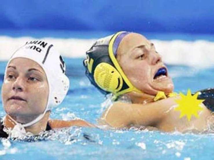 Bi hài sự cố nhạy cảm ở Olympic: Người chơi và người xem đều "đỏ mặt" - 3