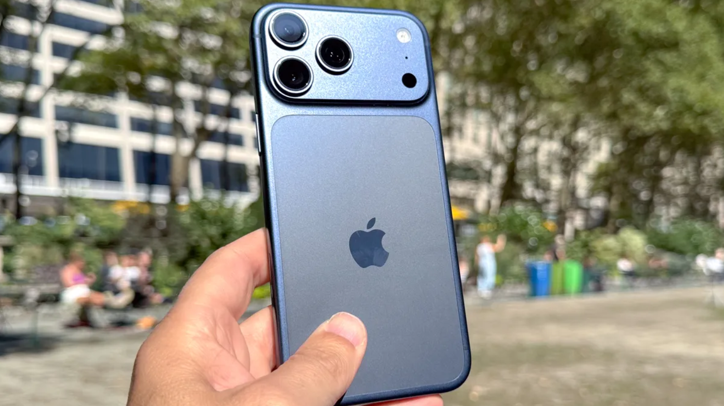 Top 7 mẫu iPhone đáng mua nhất trước Tết Bính Ngọ - 1