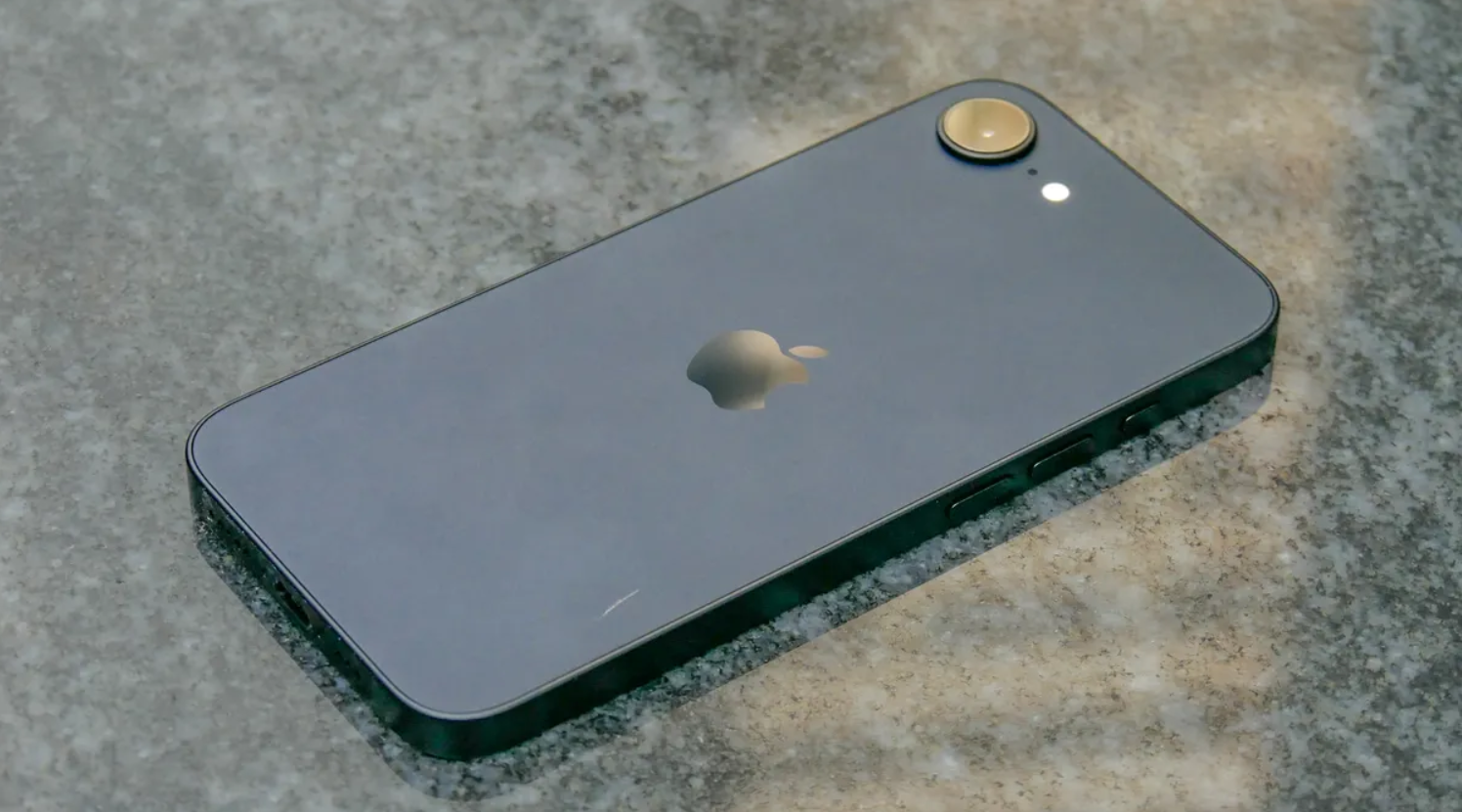 Top 7 mẫu iPhone đáng mua nhất trước Tết Bính Ngọ - 5