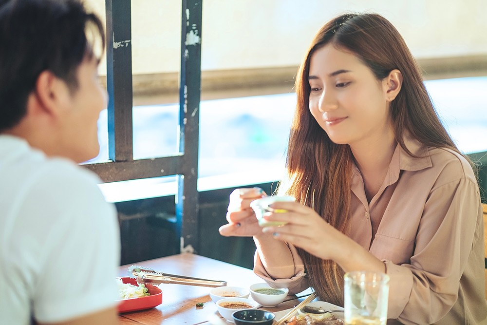 Kết nối dễ dàng, cam kết khó khăn: Người trẻ đang yêu như thế nào? - 1