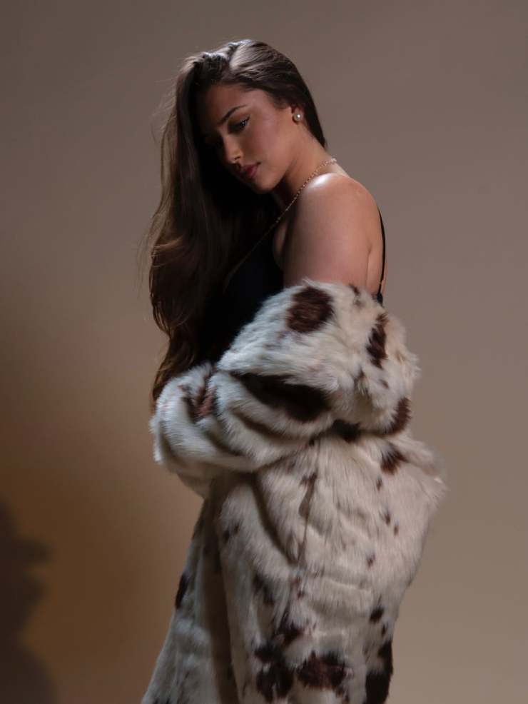 Người đẹp quần vợt "mũm mĩm" gây sốt làng thể thao với thói quen "vén váy" - 7