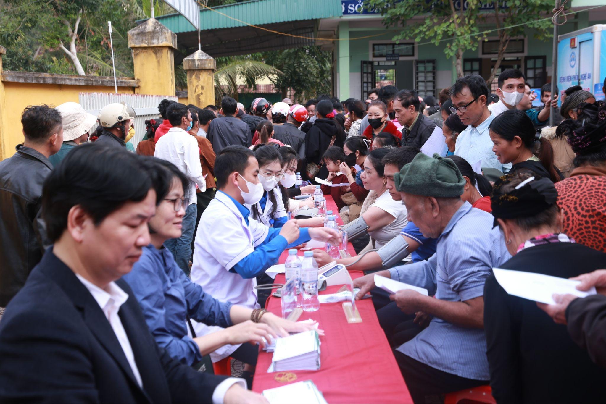 Dr.Papie (STARMED) đồng hành cùng Báo Sức khỏe & Đời sống trao tặng 1.000 phần quà “Tết ấm vùng cao 2026” - 2