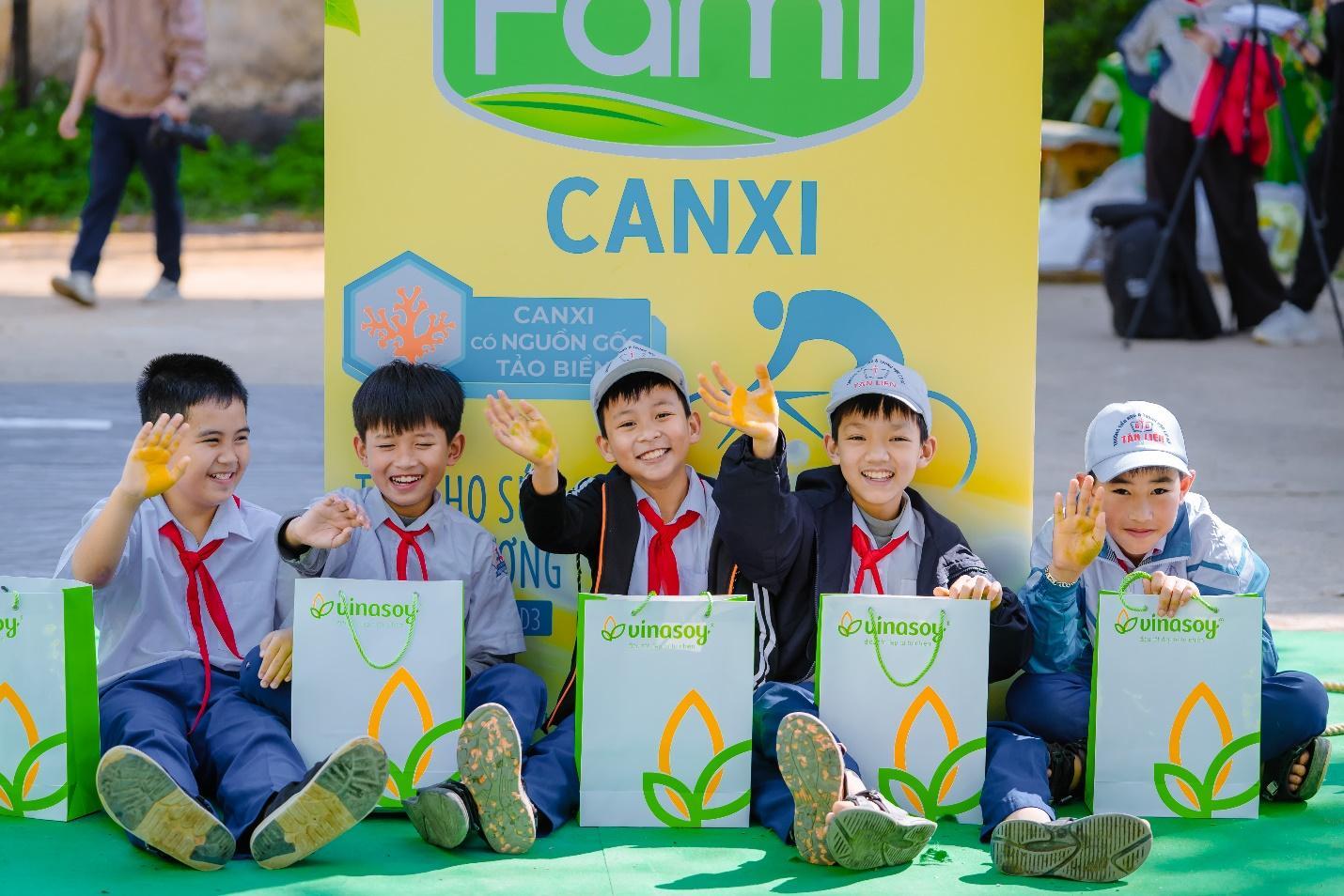 "Chuyến xe trao dưỡng chất lành" mang niềm vui khám phá đến trẻ vùng cao - 2