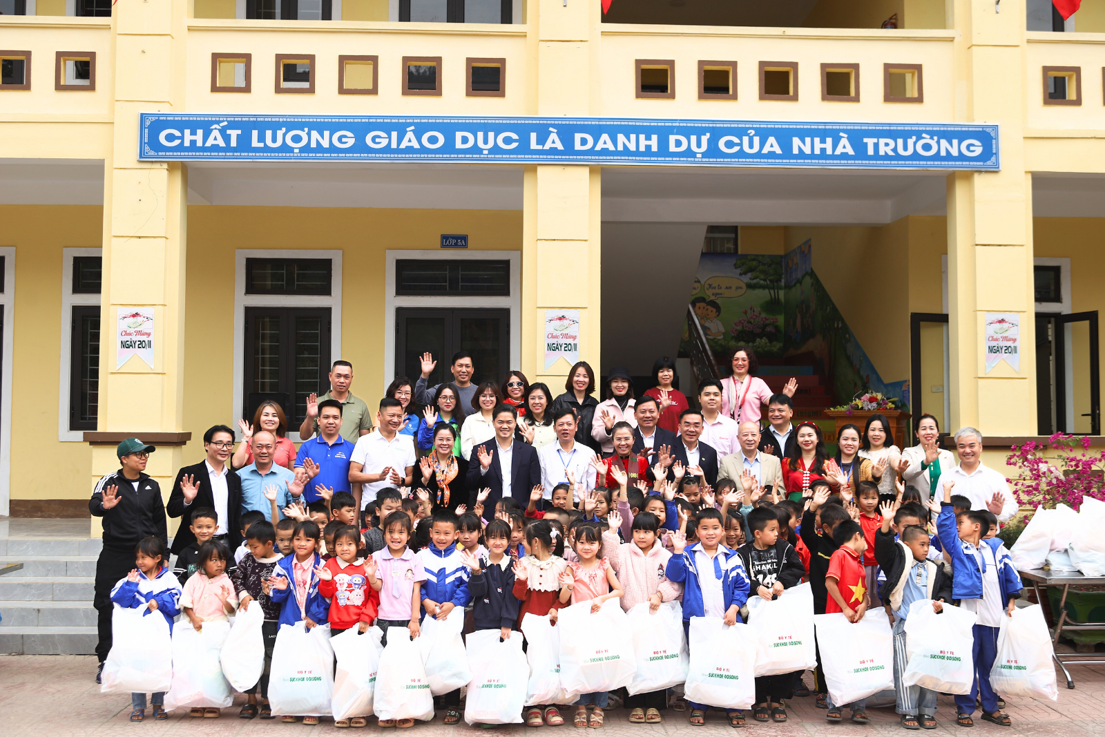 Dr.Papie (STARMED) đồng hành cùng Báo Sức khỏe & Đời sống trao tặng 1.000 phần quà “Tết ấm vùng cao 2026” - 4