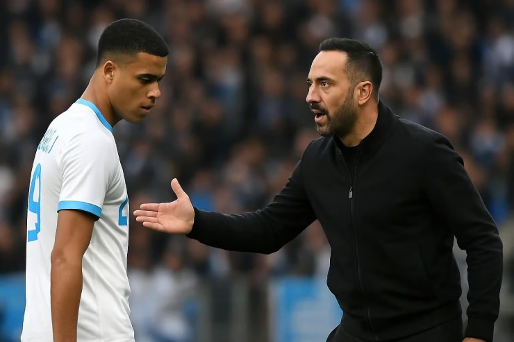 Đội Greenwood khủng hoảng: Sếp lớn từ chức, fan tràn vào khán đài VIP làm loạn - 1