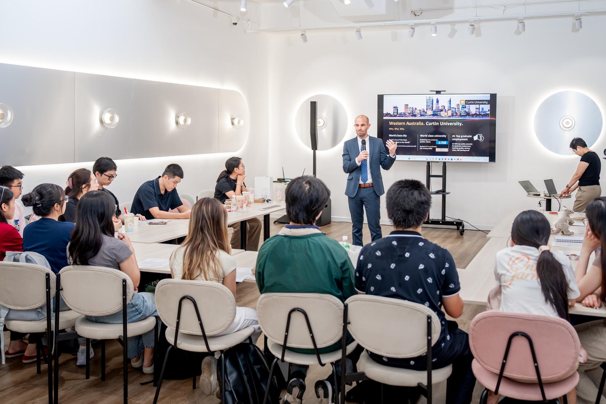 Sinh viên Global Pathways xét tuyển thẳng vào Đại học Úc top 1% thế giới - 1