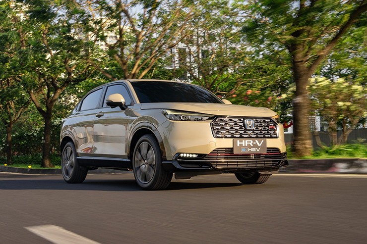 Loạt xe hybrid điều chỉnh giá tại Việt Nam, giảm cao nhất đến 700 triệu đồng - 2