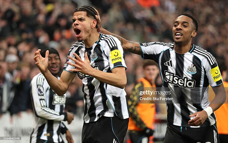 HLV Carrick nhận điểm thấp nhất trận MU thua Newcastle, Lammens không gánh nổi - 1