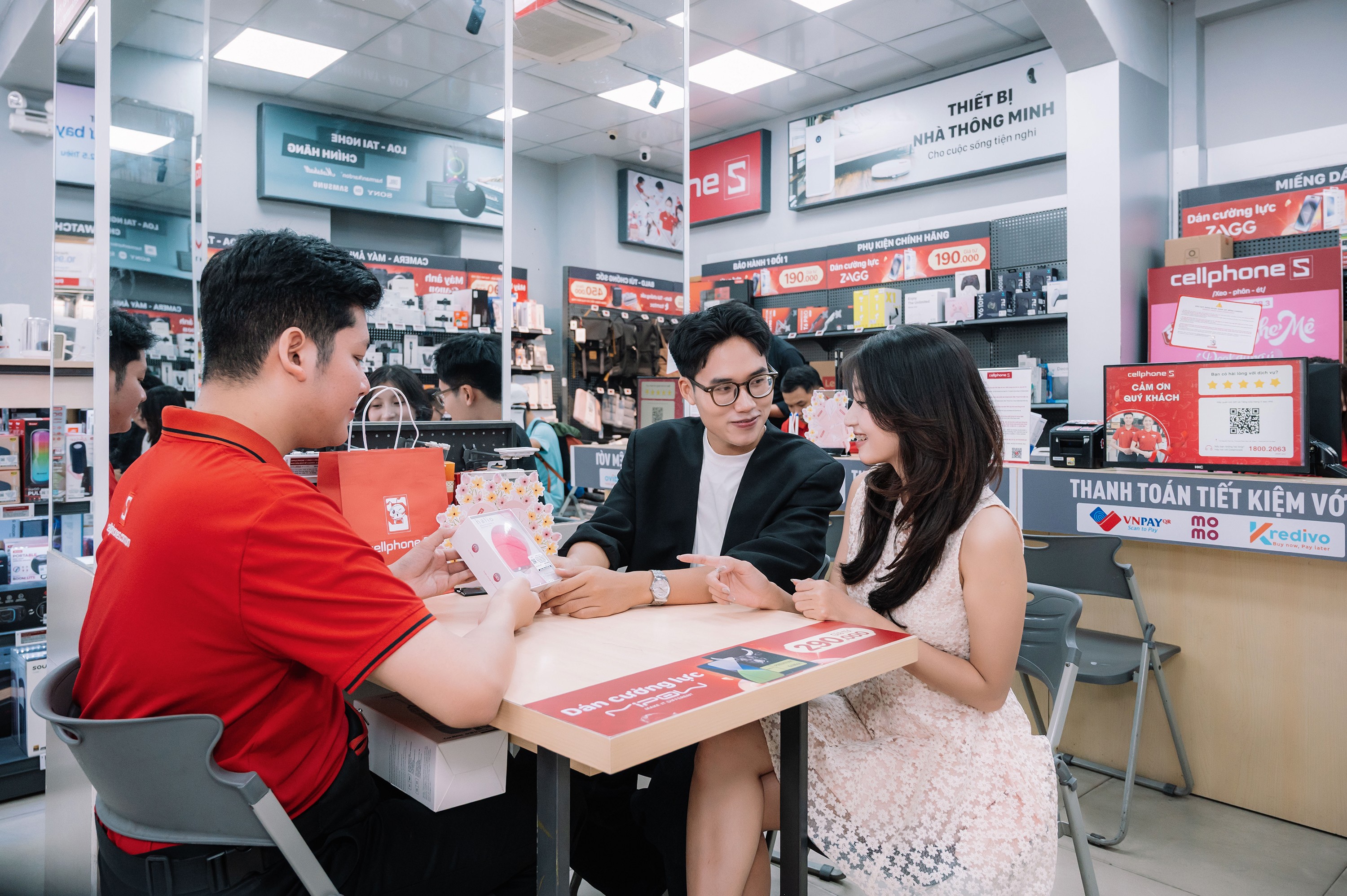 Loạt sản phẩm công nghệ giảm giá, làm Quà She Mê dịp 8/3 - 2