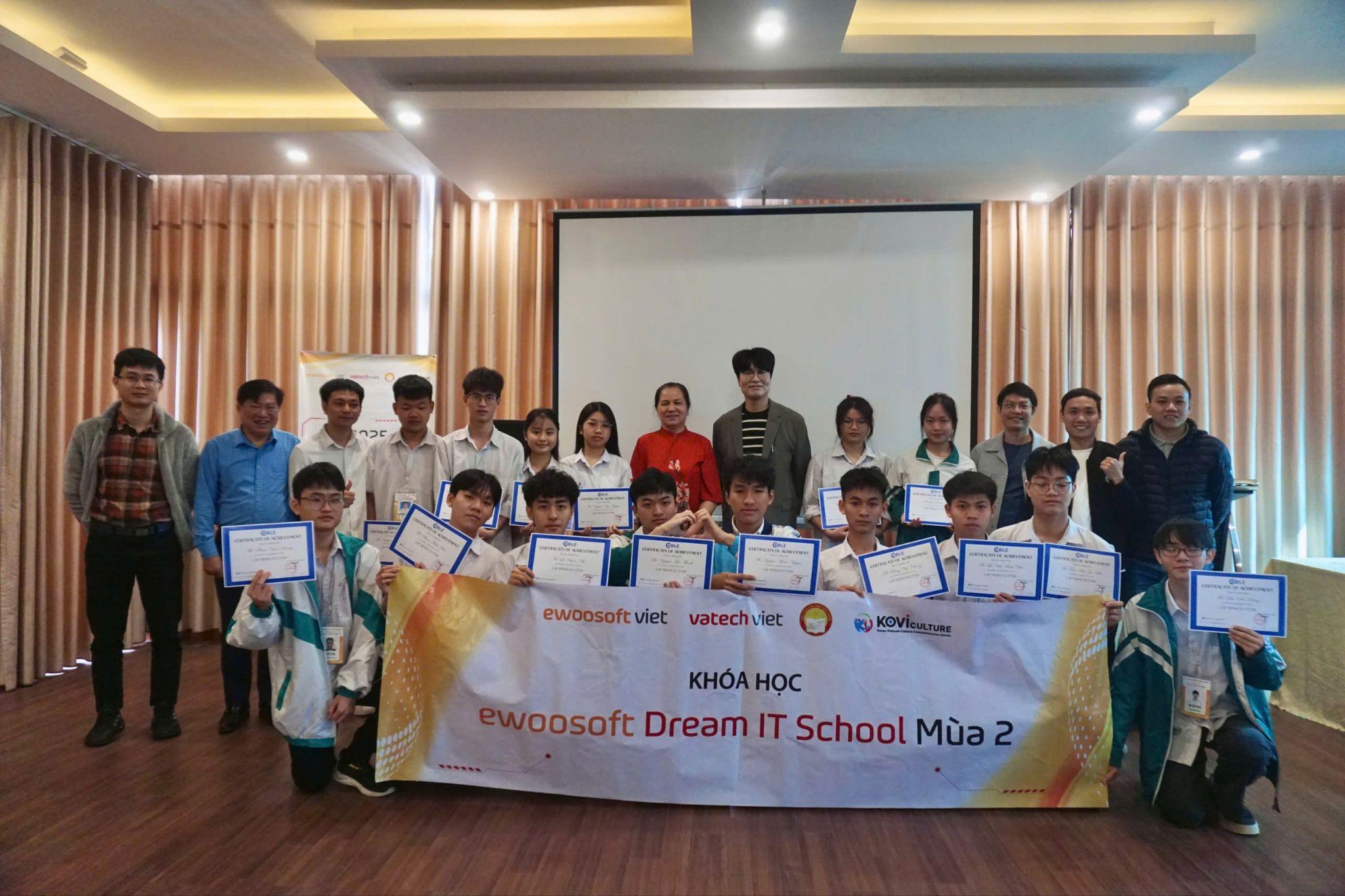 Học sinh THPT Thái Nguyên "trình làng" sản phẩm công nghệ sau 6 tháng đào tạo - 1