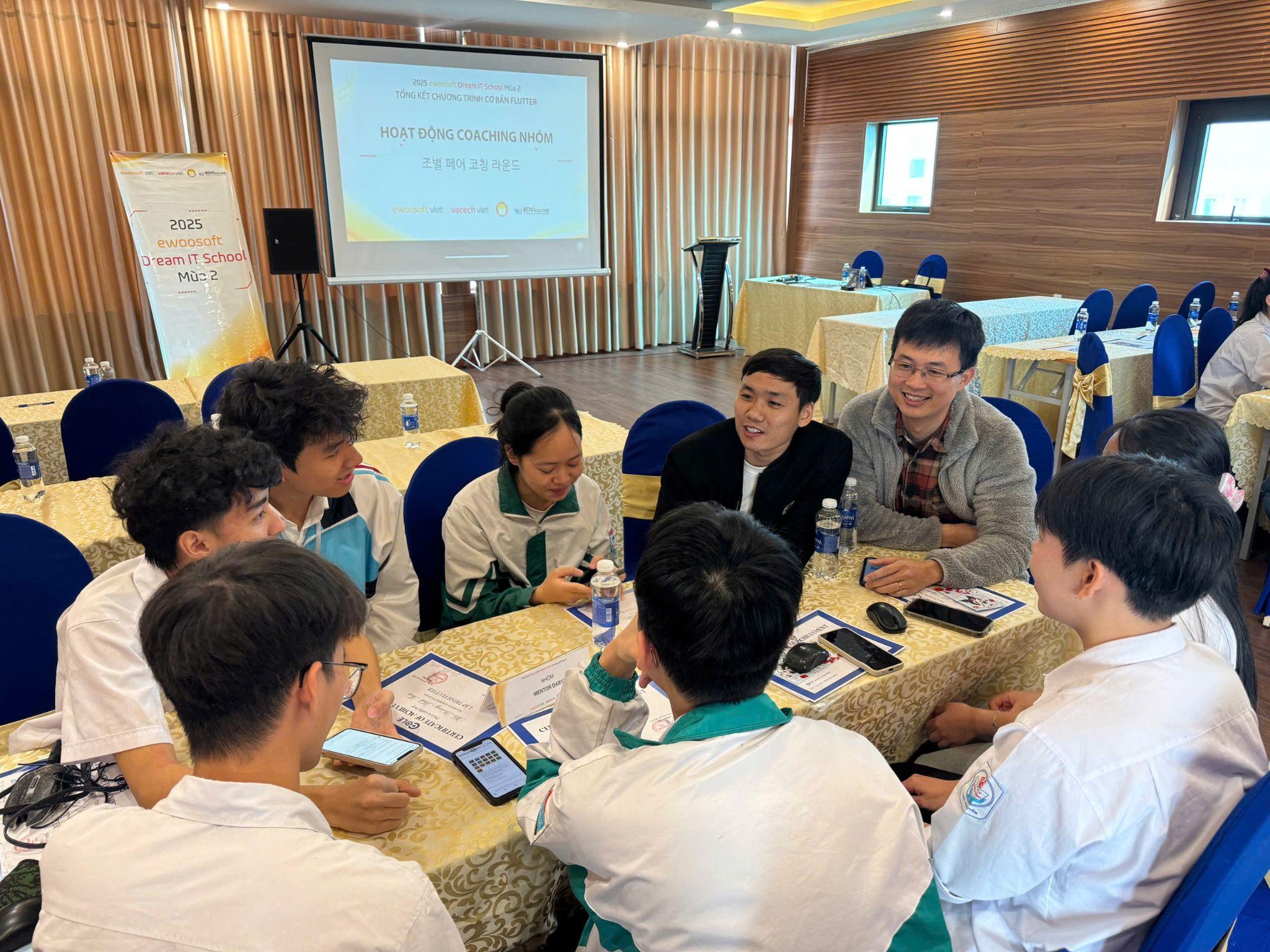 Học sinh THPT Thái Nguyên "trình làng" sản phẩm công nghệ sau 6 tháng đào tạo - 4