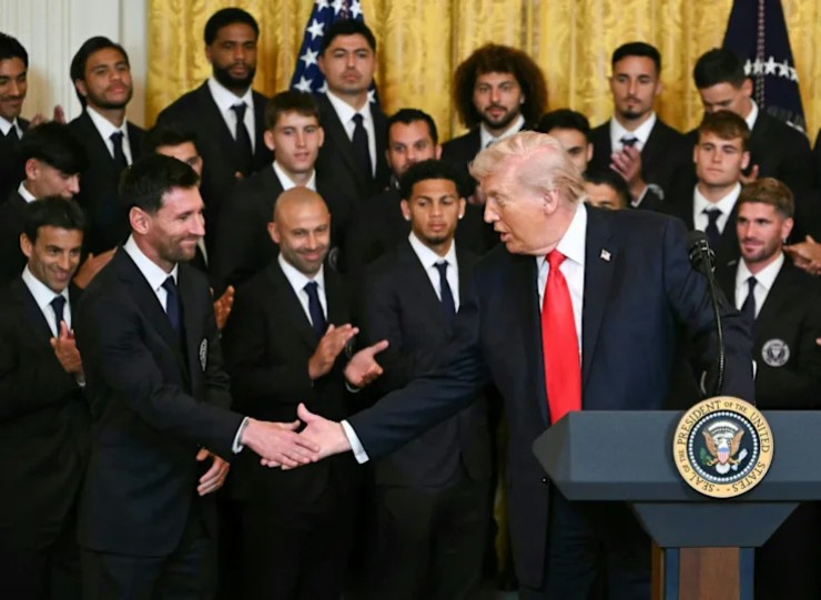 Messi diện kiến Tổng thống Donald Trump ở Nhà Trắng, được ca ngợi đặc biệt - 1