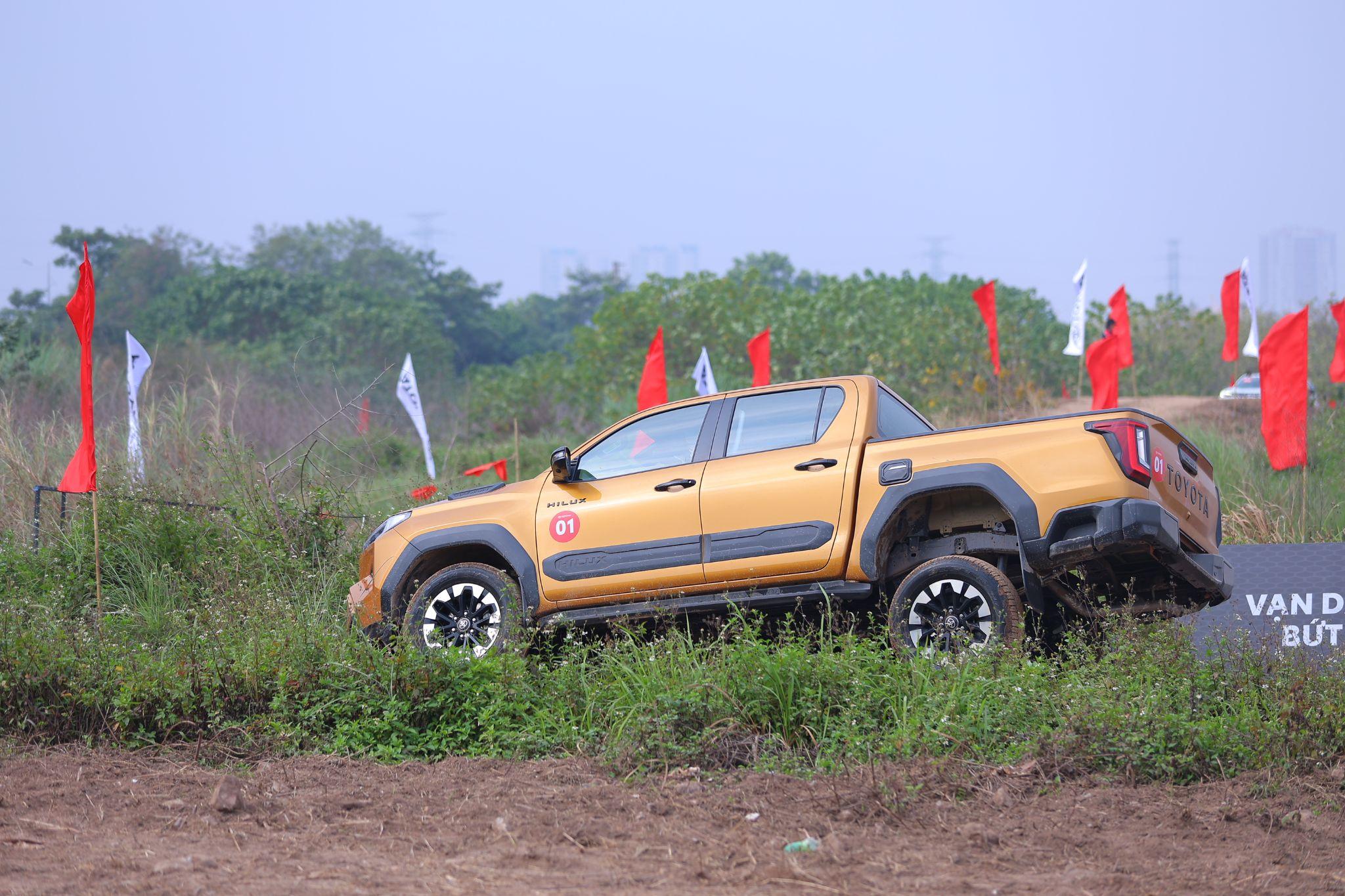 Toyota Hilux 2026 thay đổi cuộc chơi bằng ‘di sản’ độ bền kết hợp công nghệ và thiết kế đột phá - 2