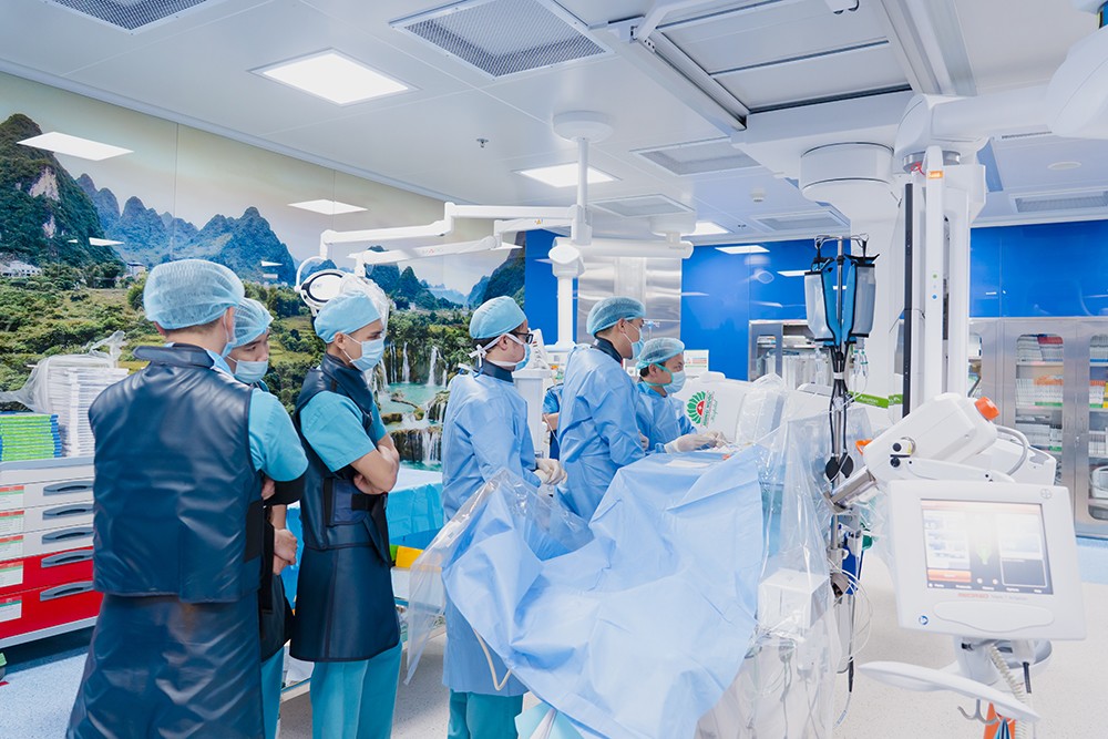 60 phút khẩn trương cứu người phụ nữ vỡ túi phình mạch máu não nguy kịch - 1